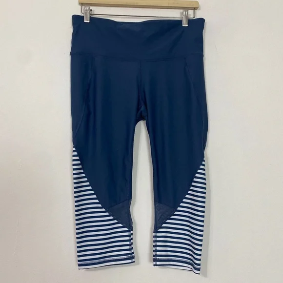 Xersion Women's Fitted Capri Legging Size Large Slate Blue & White Striped - Picture 2 of 7